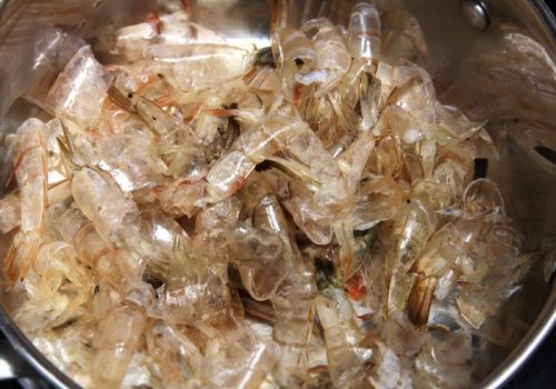 Chế biến vỏ tôm thành phân hữu cơ – một công đôi chuyện